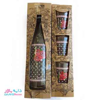 تصویر بطری آب و لیوان شیشه ای