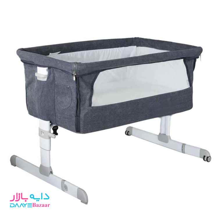 تصویر تخت کنار مادر